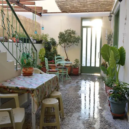 Apartment Pireas Port Next To Metro Artistic House