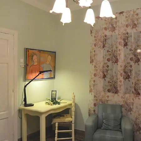 Apartment Pireas Port Next To Metro Artistic House